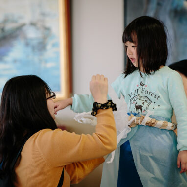 A Paper Planet production photo. A parent and child create and play together with tissue paper and tape. Photo: Ai Ueda