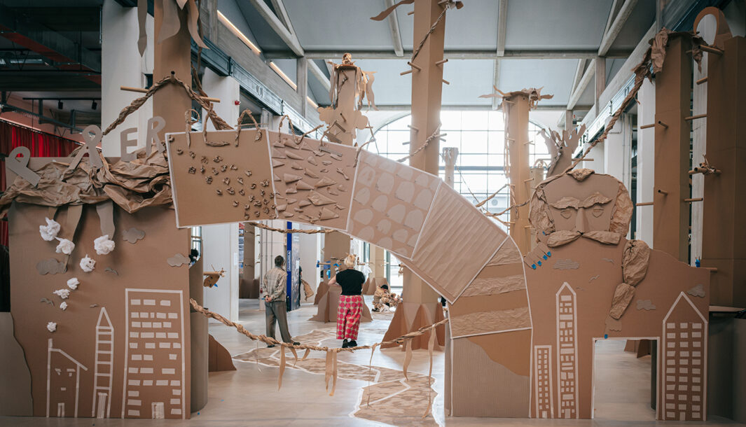 Paper Planet production photo: Nasser Hashemi, Theater der Welt Chemnitz. The large, handmade brown cardboard performance space entrance, featuring iconic Chemnitz landmarks.